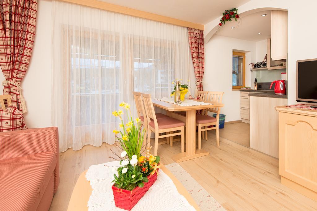 Haus Bergkristall Leutasch Kamer foto